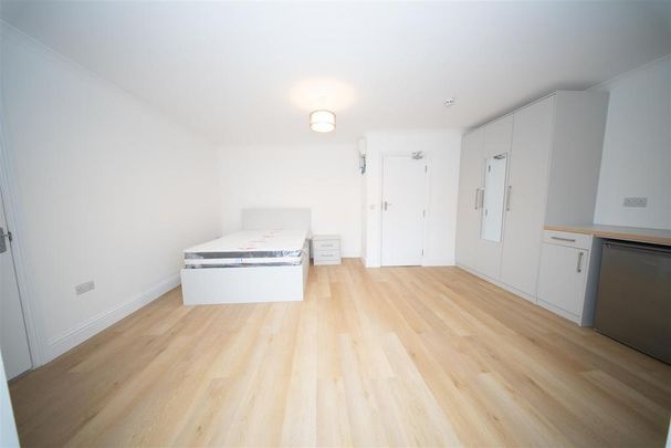 1 bedroom in a house share to rent - Photo 1