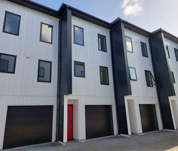 Modern Birkenhead Townhouse - Photo 5