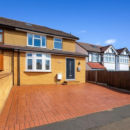 6 bedroom semi-detached house to rent - Photo 3