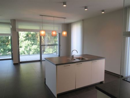 Appartement met 2 slpk's, terras en garage in centrum van Sint-Truiden. - Foto 3