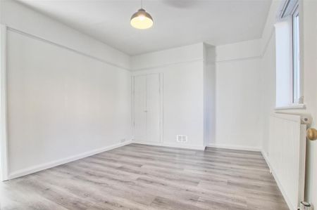 4 bedroom semi-detached house to rent - Photo 4