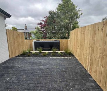 Brand New Home in a Quiet Chartwell Street - Photo 2