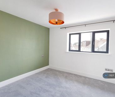 2 bedroom semi-detached house to rent - Photo 2