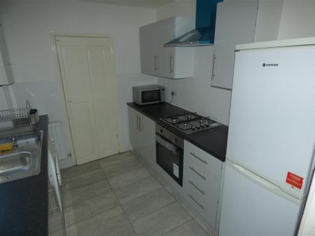 2 bedroom flat to rent - Photo 4