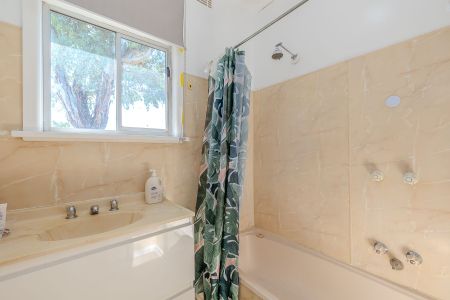 Neat 3 bedroom home - Photo 4