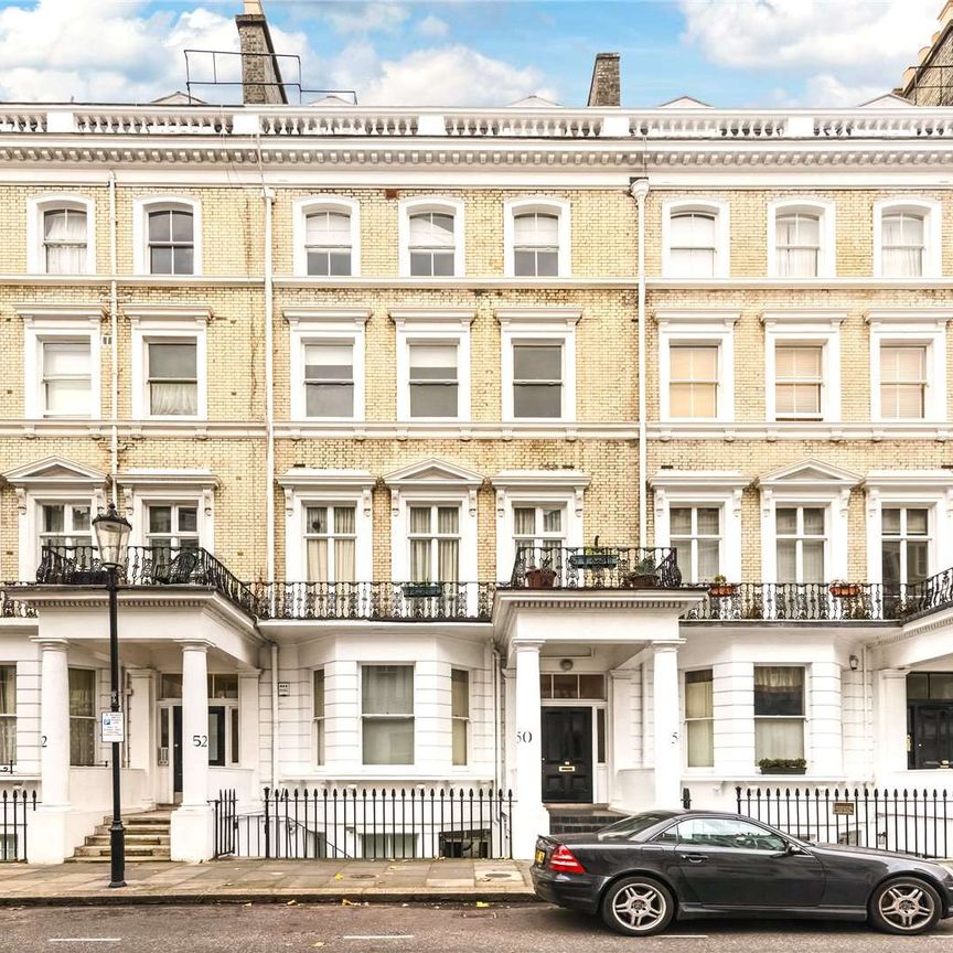 A lovely one bedroom apartment on the ground floor, of a handsome period building in the heart of South Kensington. - Photo 1