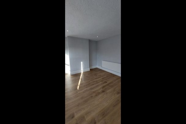 4 Bed Terraced House, Windmill Road, LU1 - Photo 1