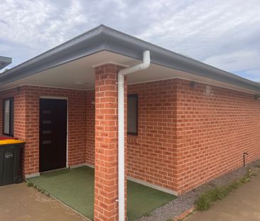 3 BEDROOM GRANNY FLAT WALKING DISTANCE TO CABRAMATTA STATION - Photo 6