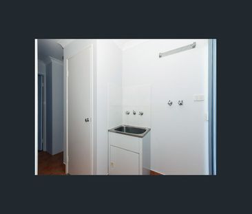 SPACIOUS FAMILY HOME IN A QUIET, CONVENIENT LOCATION - Photo 2