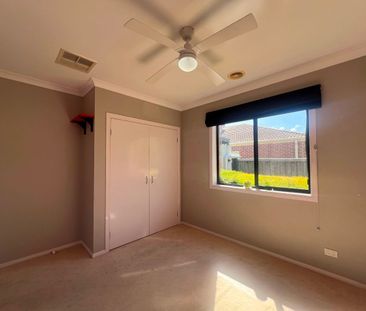 Spacious Family Living with Outstanding Entertaining Features - Photo 4