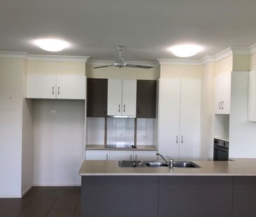Well-Maintained Family Home on a Generous Block in Quiet Kelso Circuit - Photo 4