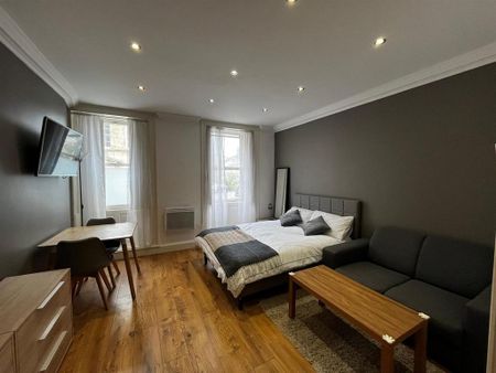 1 bedroom private hall to rent - Photo 3