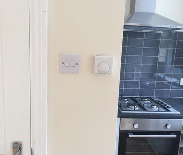 Room in a Shared House, Orchard Avenue, TW5 - Photo 6