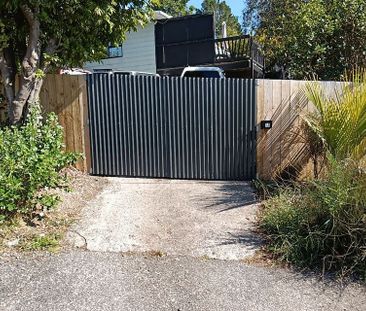 Sunny 3BR Home in Massey, Auckland - Photo 2