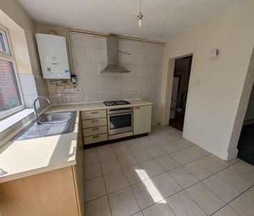 3 bedroom semi-detached house to rent - Photo 4