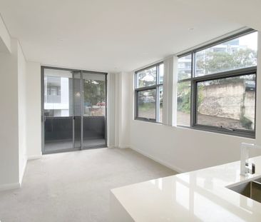 Spacious One Bedroom Apartment with Study - Photo 1