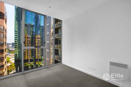 2 Bedroom Apartment in Milano - Photo 2