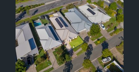 Stunning Four Bedroom +Media Family Abode Located In Yarrabilba - Photo 4