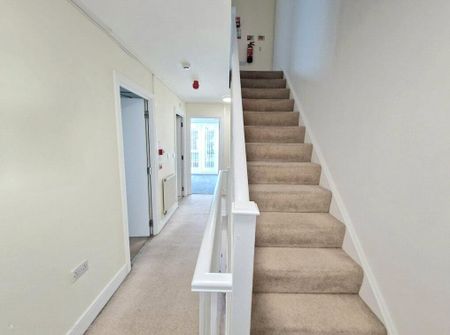 Vulcan Drive, Bracknell, RG12 - Photo 5