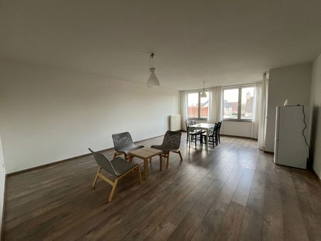 Ruim appartement met drie slaapkamers, terras en garagebox - Foto 3