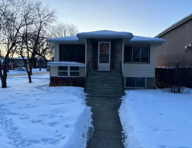 Charming 3 Bedroom Home with Modern Upgrades in a Fantastic Neighborhood! | 10304 78 St NW, Edmonton - Photo 1