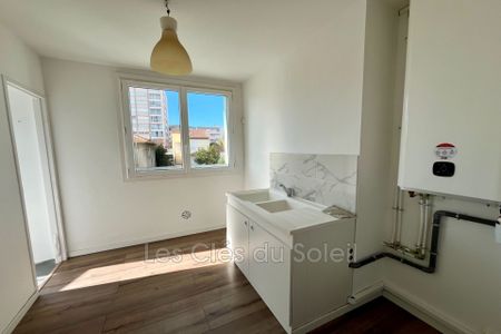 Location appartement 3 pièces 55 m² La Ciotat - Photo 2