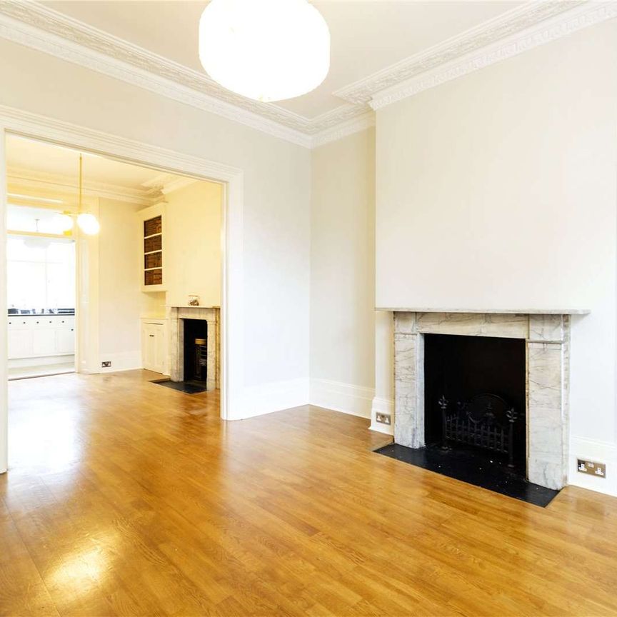 Well presented three bedroom house in an excellent Islington location just moments from Upper Street. - Photo 1