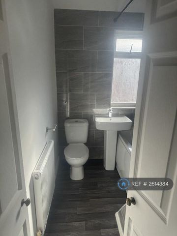 2 bedroom semi-detached house to rent - Photo 4