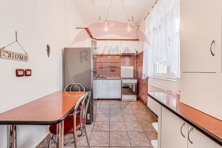 Casă cu 3 camere de inchiriat, zona Centrala - Fotografie 2