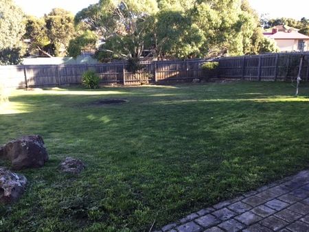 NEAT & TIDY 3 BEDROOM HOME!! - Photo 5