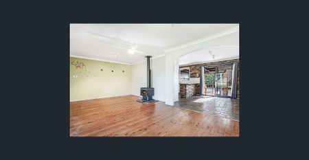 Charming family home in quality locale - Photo 5