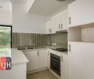 GROUND FLOOR, AIR CONDITIONED 2 BEDROOM UNIT WITH COURTYARD! - Photo 6