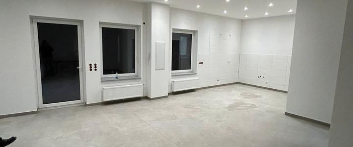 ERSTBEZUG mit Küche: 3Zi Whg + 20qm Hobbyraum inkl + Terrasse - Photo 1