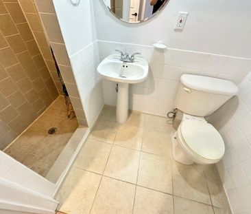 For Lease - 12 Goldsmith Crescent, Newmarket, Ontario - Photo 6