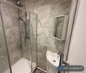 5 bedroom semi-detached house to rent - Photo 4