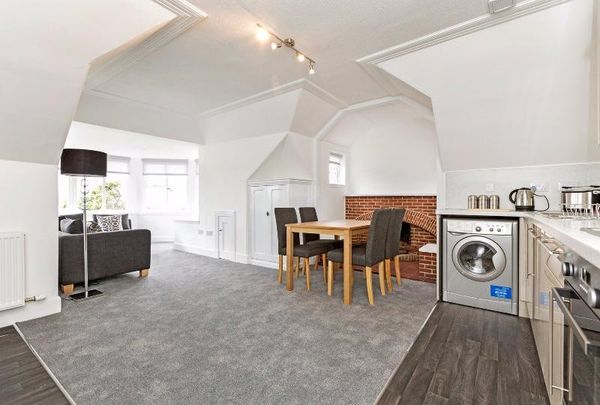 3 bedroom flat to rent - Photo 1