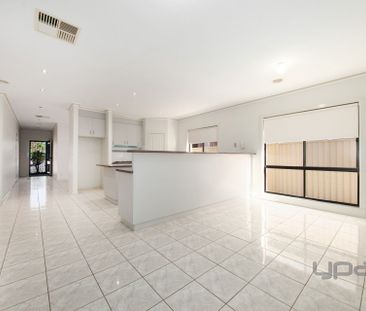 4 BEDROOM FAMILY HOME - Photo 2