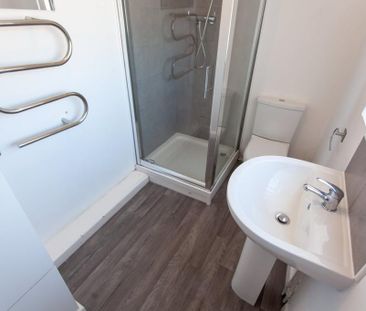 2 bedroom flat to rent - Photo 4