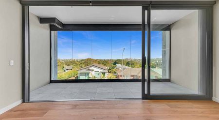 Furnished or Unfurnished - your choice integrated Liebherr fridge/ freezer. - Photo 5