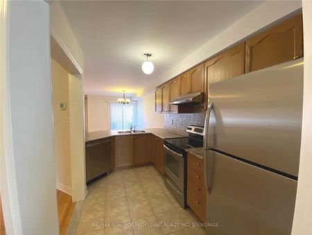 For Lease - 111 Amulet Crescent, Richmond Hill, Ontario - Photo 4