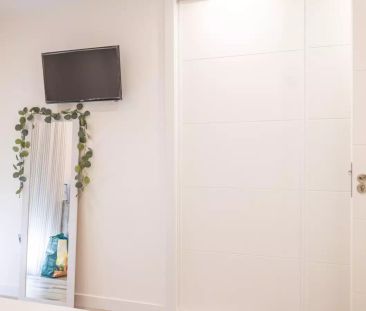 Single Bed in Rooms for rent in 3-bedroom apartment in Alcobendas - Photo 6