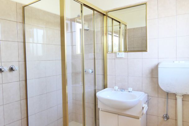 Brilliantly positioned! - Photo 1