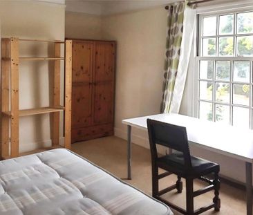 3 bedroom flat to rent - Photo 2