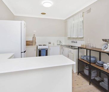 3 BEDROOM HOME IN CENTRAL LOCATION - Photo 3