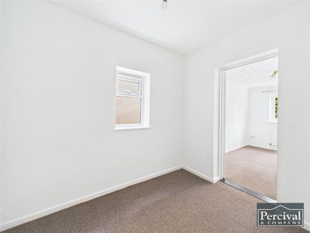 2 bedroom bungalow to rent - Photo 2