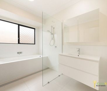 Impressive Large Home in Popular Estate!! - Photo 5