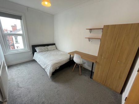 6 bedroom terraced house to rent - Photo 3