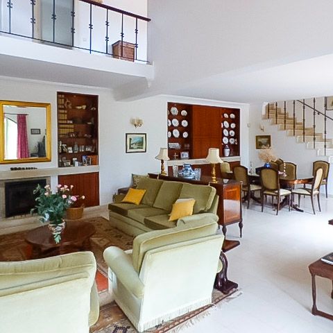 4-bed villa w/ pool near Estoril Golf - Photo 1