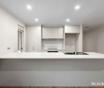 Renovated & Stylish Three Bedroom Home in Macgregor - Photo 6