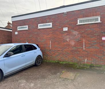 2 bedroom maisonette to rent - Photo 2